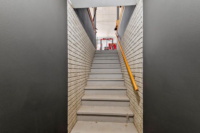 W239S6002 Chinook COURT, Waukesha, WI 53189