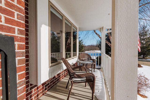 W239S6002 Chinook COURT, Waukesha, WI 53189