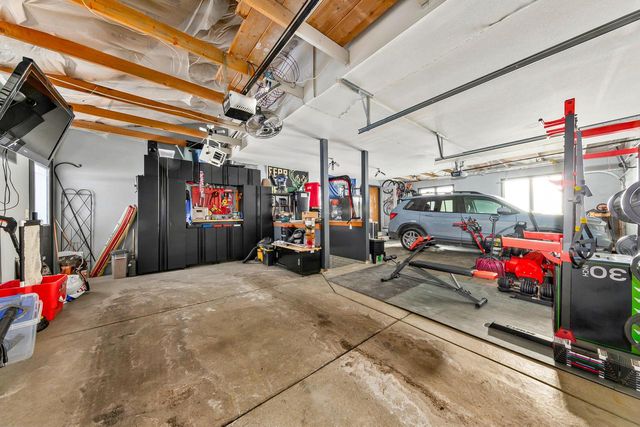 W239S6002 Chinook COURT, Waukesha, WI 53189