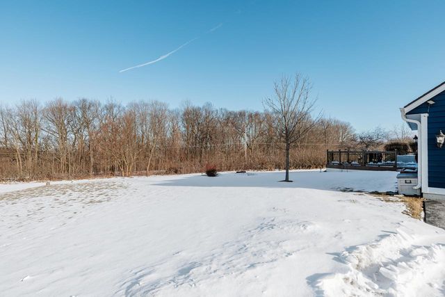 W239S6002 Chinook COURT, Waukesha, WI 53189