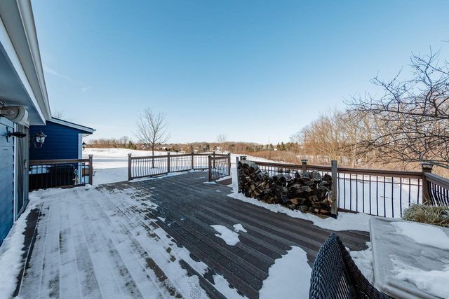 W239S6002 Chinook COURT, Waukesha, WI 53189