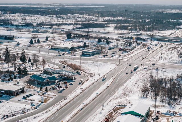 W239S6002 Chinook COURT, Waukesha, WI 53189