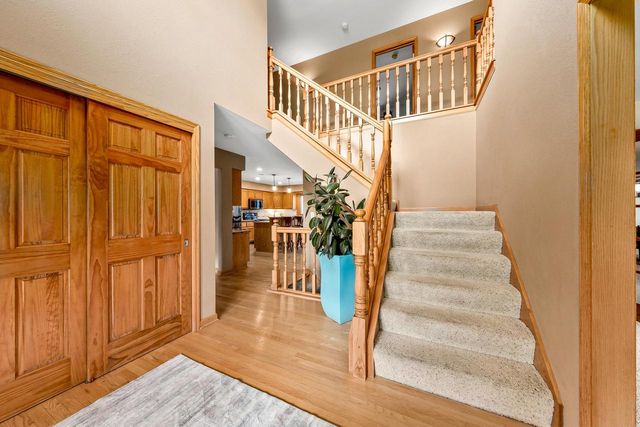 W239S6002 Chinook COURT, Waukesha, WI 53189