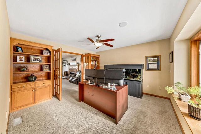 W239S6002 Chinook COURT, Waukesha, WI 53189