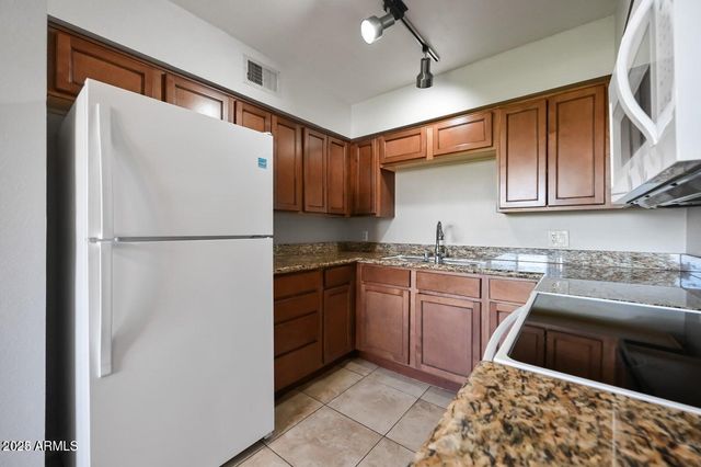 1702 W TUCKEY Lane 212, Phoenix, AZ 85015