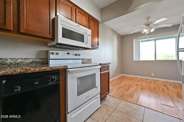 1702 W TUCKEY Lane 212, Phoenix, AZ 85015