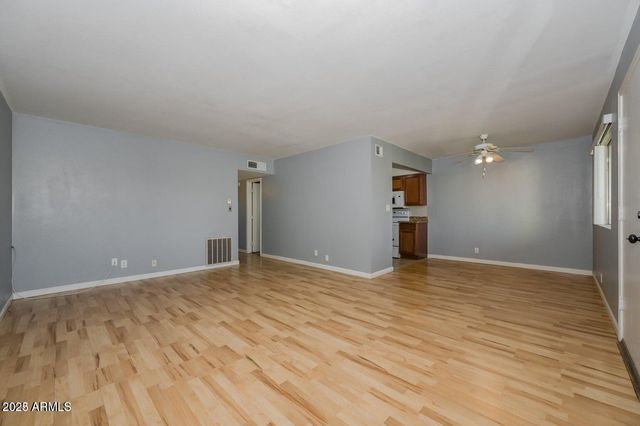 1702 W TUCKEY Lane 212, Phoenix, AZ 85015