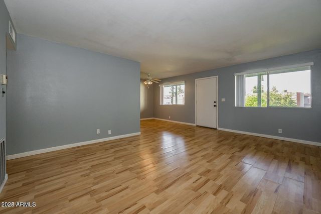 1702 W TUCKEY Lane 212, Phoenix, AZ 85015