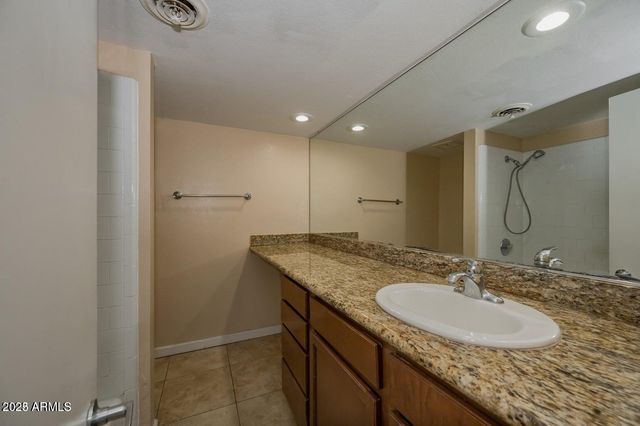 1702 W TUCKEY Lane 212, Phoenix, AZ 85015