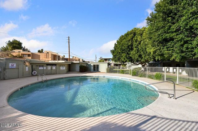 1702 W TUCKEY Lane 212, Phoenix, AZ 85015