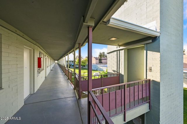 1702 W TUCKEY Lane 212, Phoenix, AZ 85015