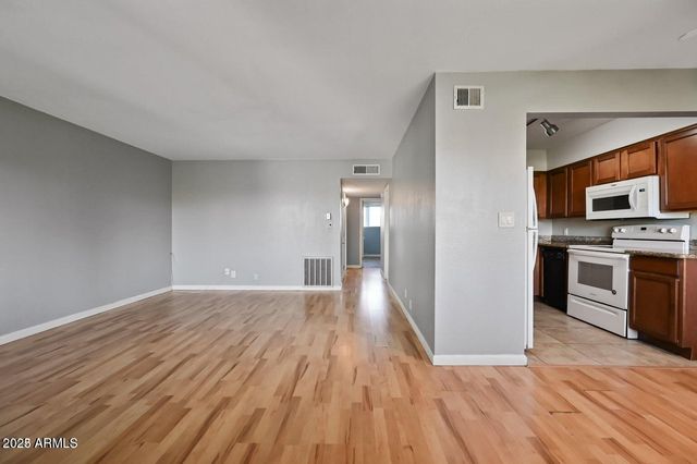 1702 W TUCKEY Lane 212, Phoenix, AZ 85015