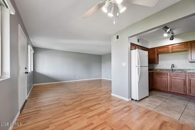 1702 W TUCKEY Lane 212, Phoenix, AZ 85015