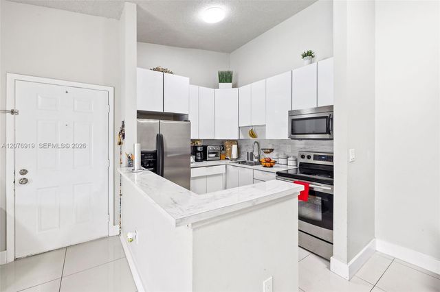 827 NE 199th Street 206, Miami, FL 33179