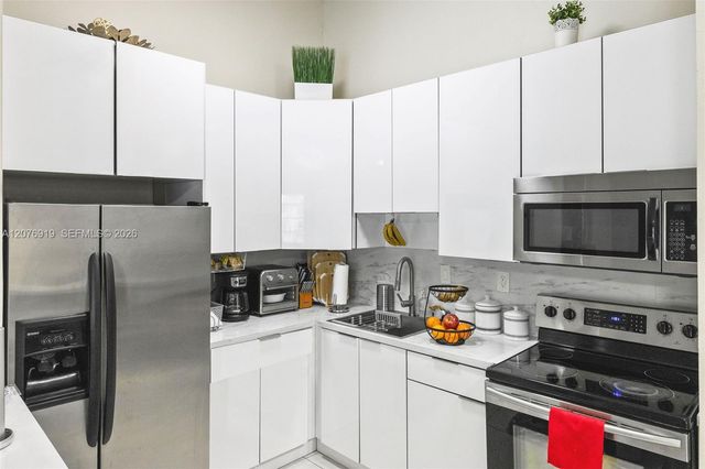 827 NE 199th Street 206, Miami, FL 33179