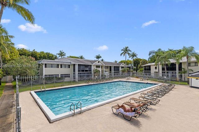 827 NE 199th Street 206, Miami, FL 33179