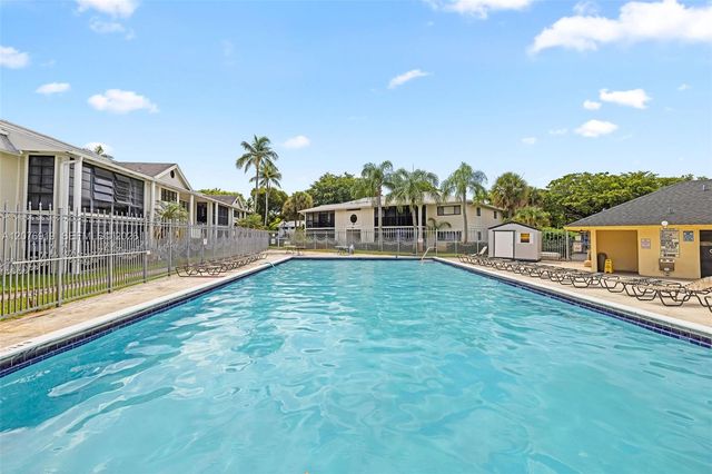 827 NE 199th Street 206, Miami, FL 33179