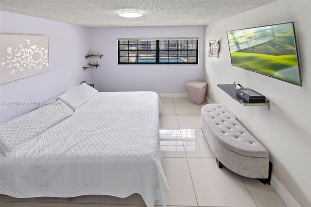 827 NE 199th Street 206, Miami, FL 33179