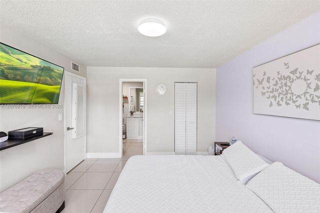 827 NE 199th Street 206, Miami, FL 33179