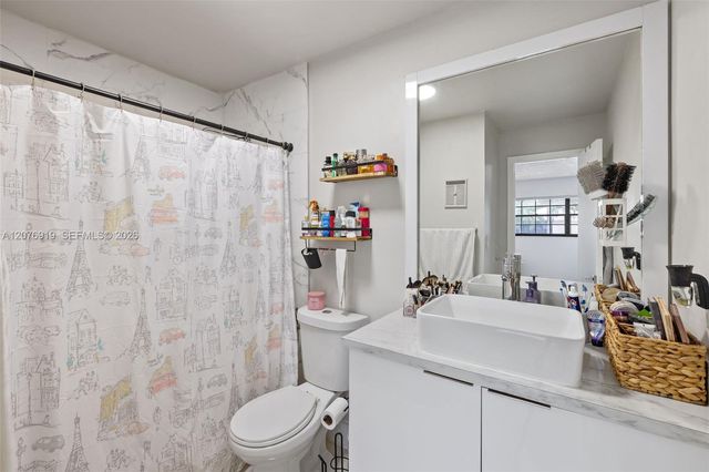 827 NE 199th Street 206, Miami, FL 33179