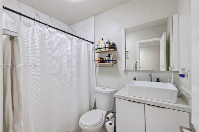 827 NE 199th Street 206, Miami, FL 33179