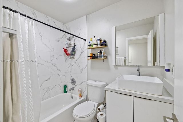 827 NE 199th Street 206, Miami, FL 33179