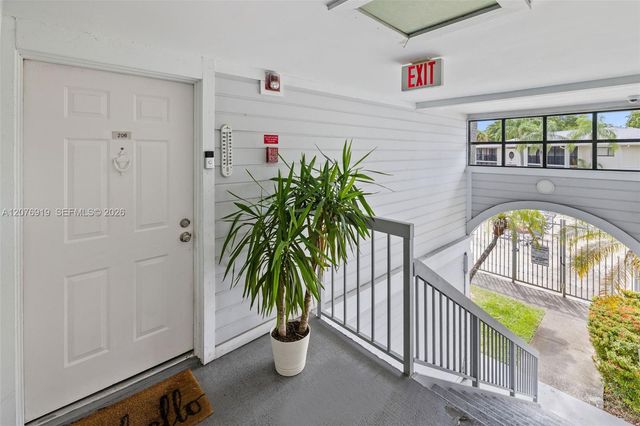 827 NE 199th Street 206, Miami, FL 33179