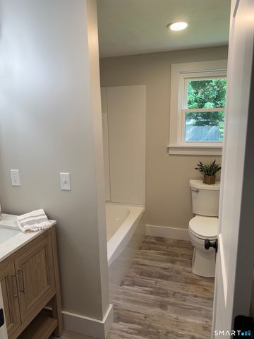 10 Lox Lane, Enfield, CT 06082