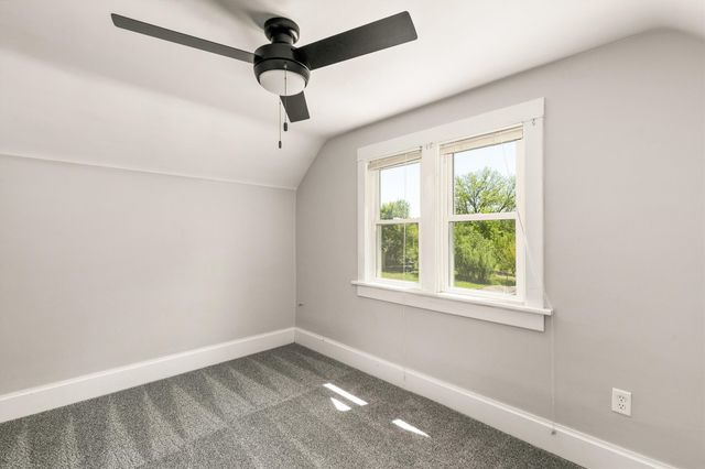 624 Mckinley Avenue, Des Moines, IA 50315