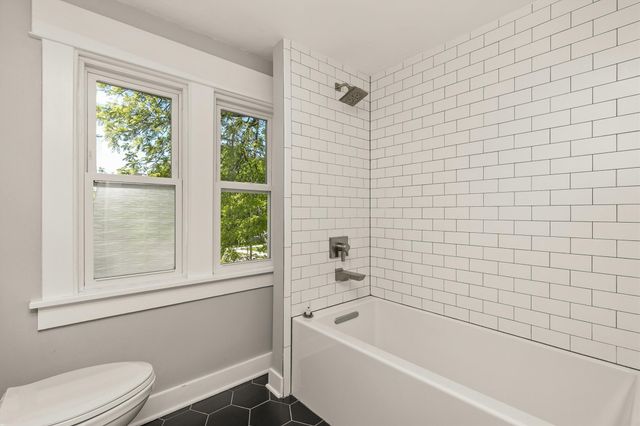 624 Mckinley Avenue, Des Moines, IA 50315