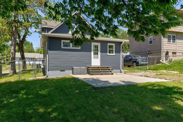 624 Mckinley Avenue, Des Moines, IA 50315