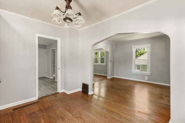 624 Mckinley Avenue, Des Moines, IA 50315
