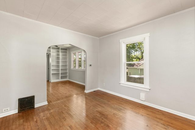 624 Mckinley Avenue, Des Moines, IA 50315