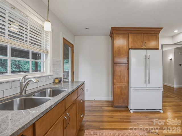 29 Westall Avenue, Asheville, NC 28804