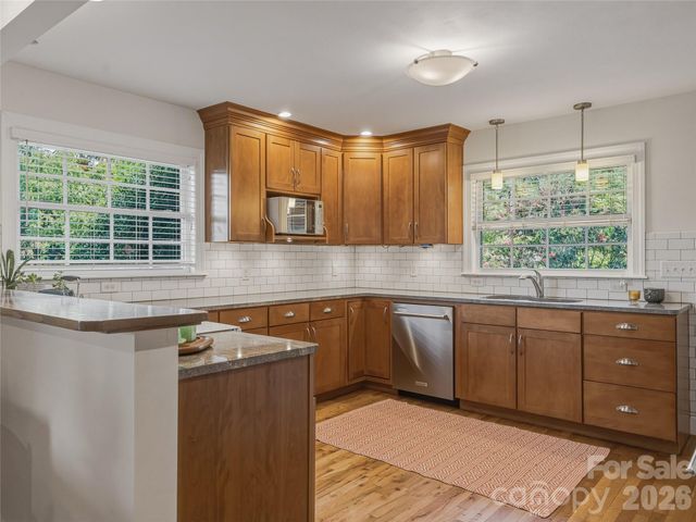 29 Westall Avenue, Asheville, NC 28804