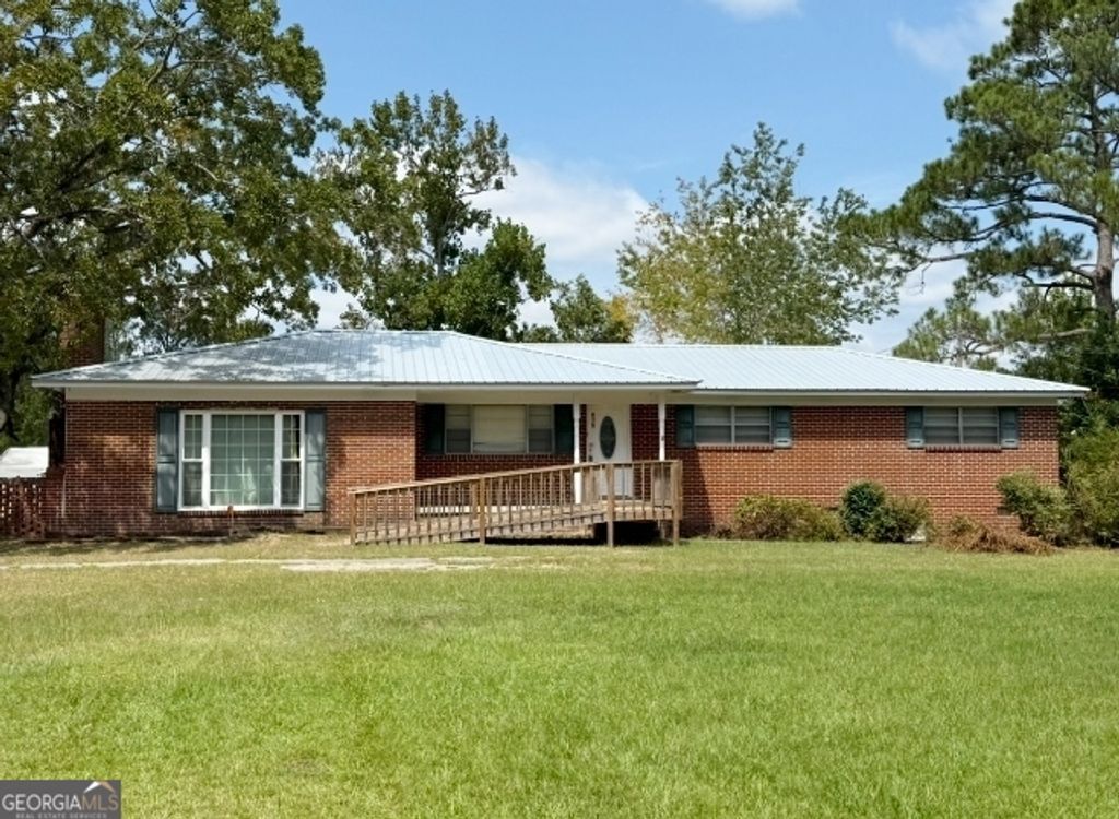 875 Prosperity Drive, Swainsboro, GA 30401