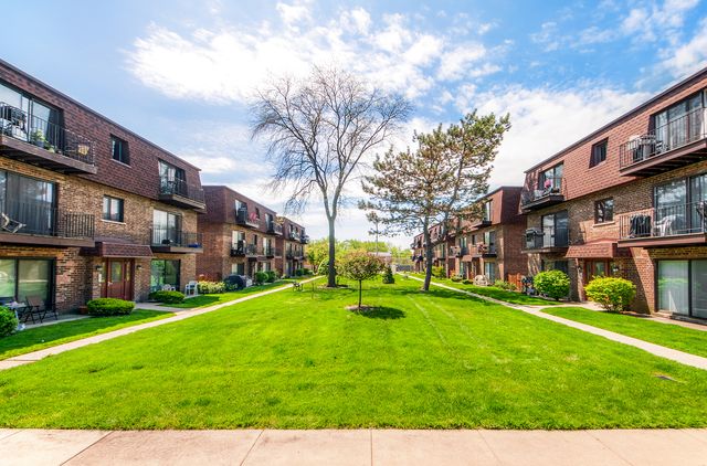 9619 Bianco Terrace B1, Des Plaines, IL 60016