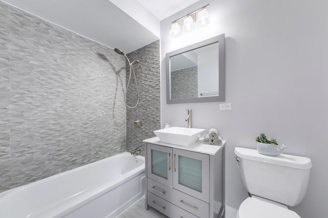 9619 Bianco Terrace B1, Des Plaines, IL 60016