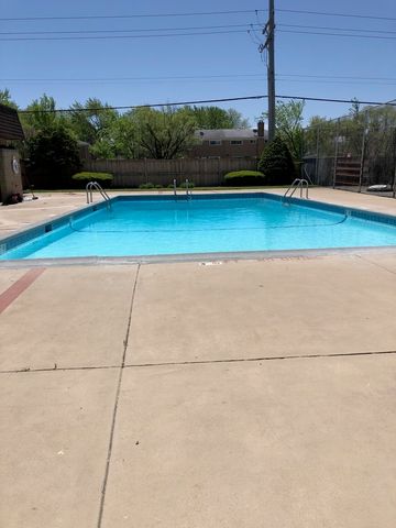 9619 Bianco Terrace B1, Des Plaines, IL 60016