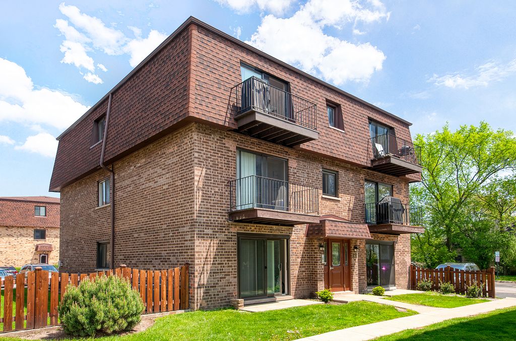9619 Bianco Terrace B1, Des Plaines, IL 60016