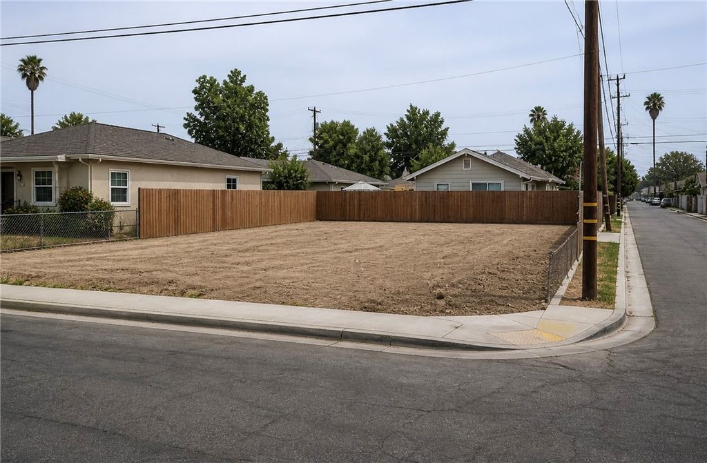 204 11 street, Redlands, CA 92374
