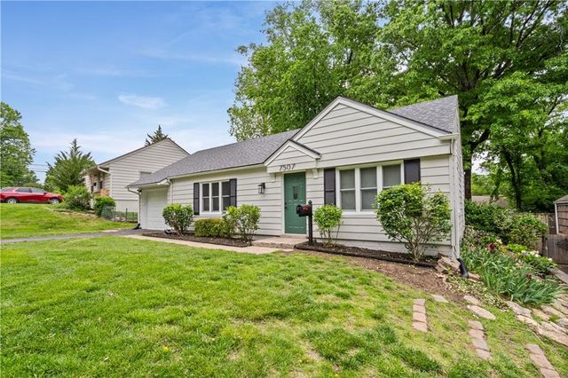 7507 High Drive, Prairie Village, KS 66208