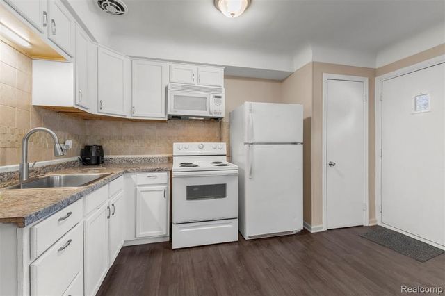 2056 Lafayette Boulevard, Lincoln Park, MI 48146