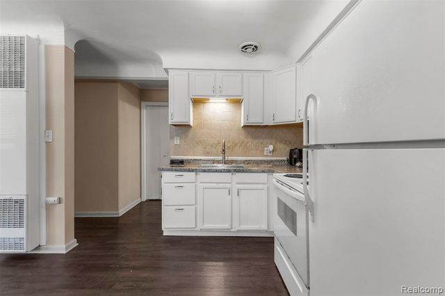 2056 Lafayette Boulevard, Lincoln Park, MI 48146