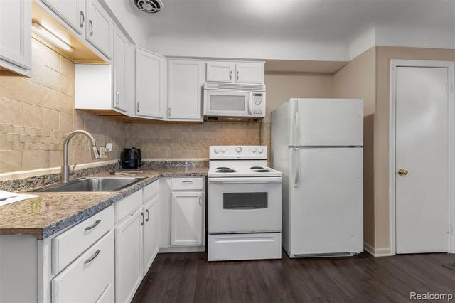 2056 Lafayette Boulevard, Lincoln Park, MI 48146