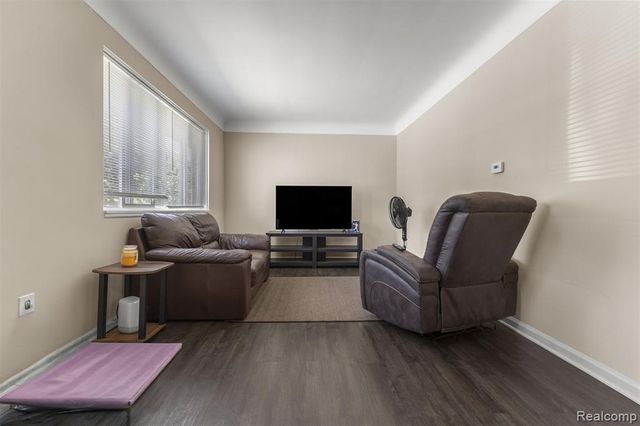 2056 Lafayette Boulevard, Lincoln Park, MI 48146