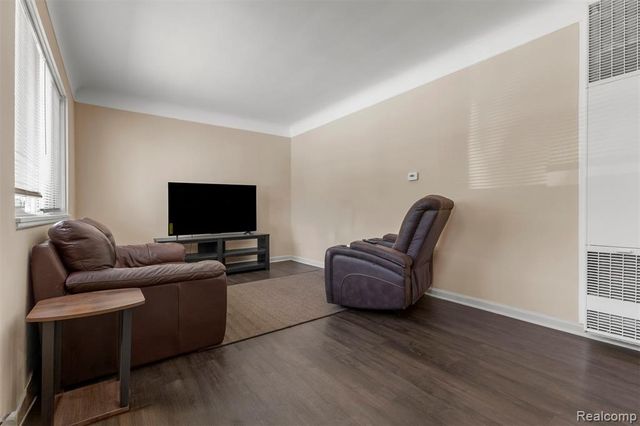 2056 Lafayette Boulevard, Lincoln Park, MI 48146