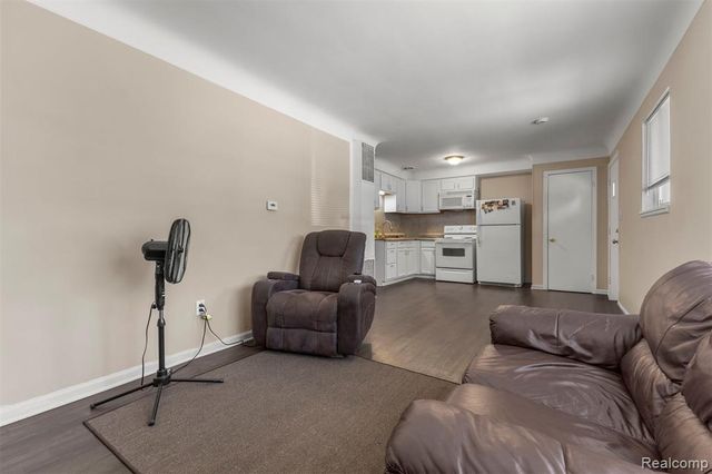 2056 Lafayette Boulevard, Lincoln Park, MI 48146