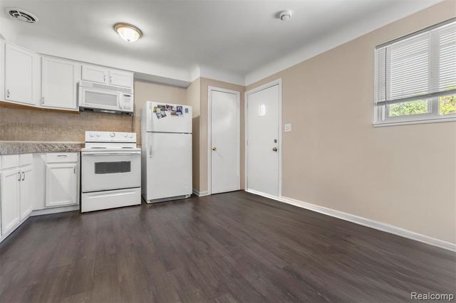 2056 Lafayette Boulevard, Lincoln Park, MI 48146