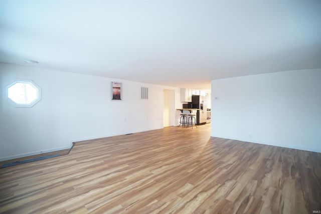 41 EMS D18C Lane, Syracuse, IN 46567